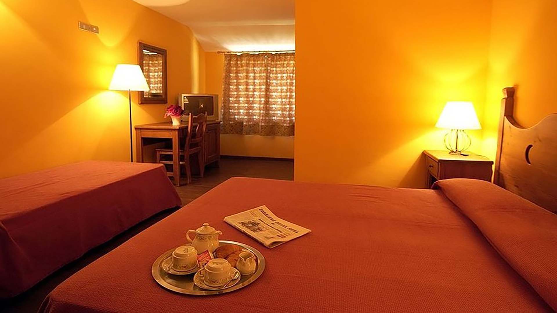 Camera tripla Club Esse Pila 2000