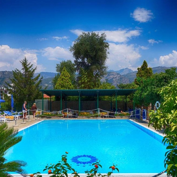 Hotel Girasole piscina