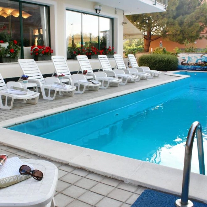 Hotel Garden-piscina