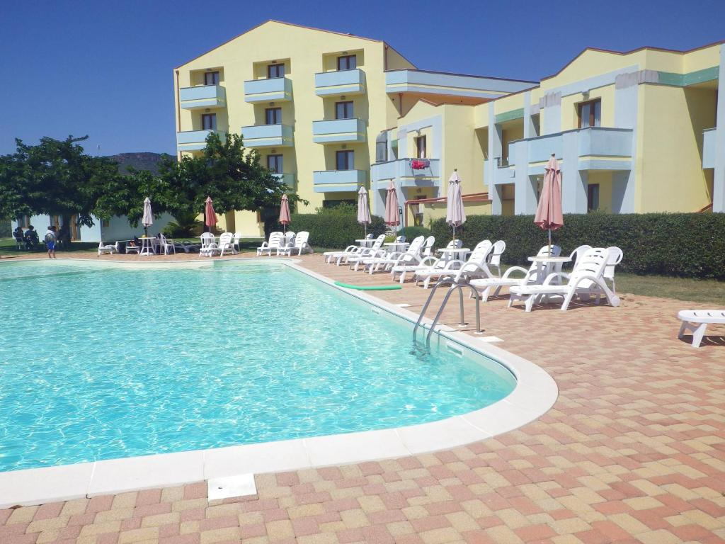 Resort Isola Rossa-piscina