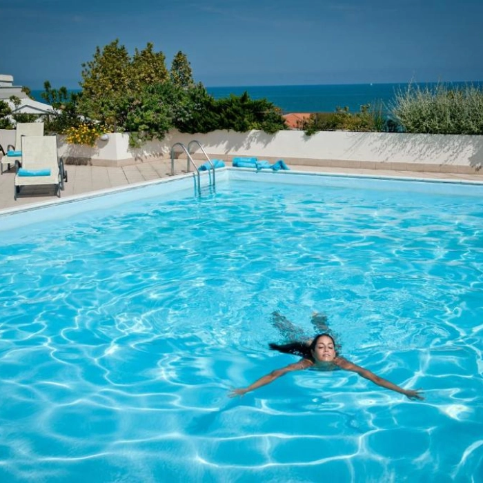 Phi Hotel Alcione-piscina