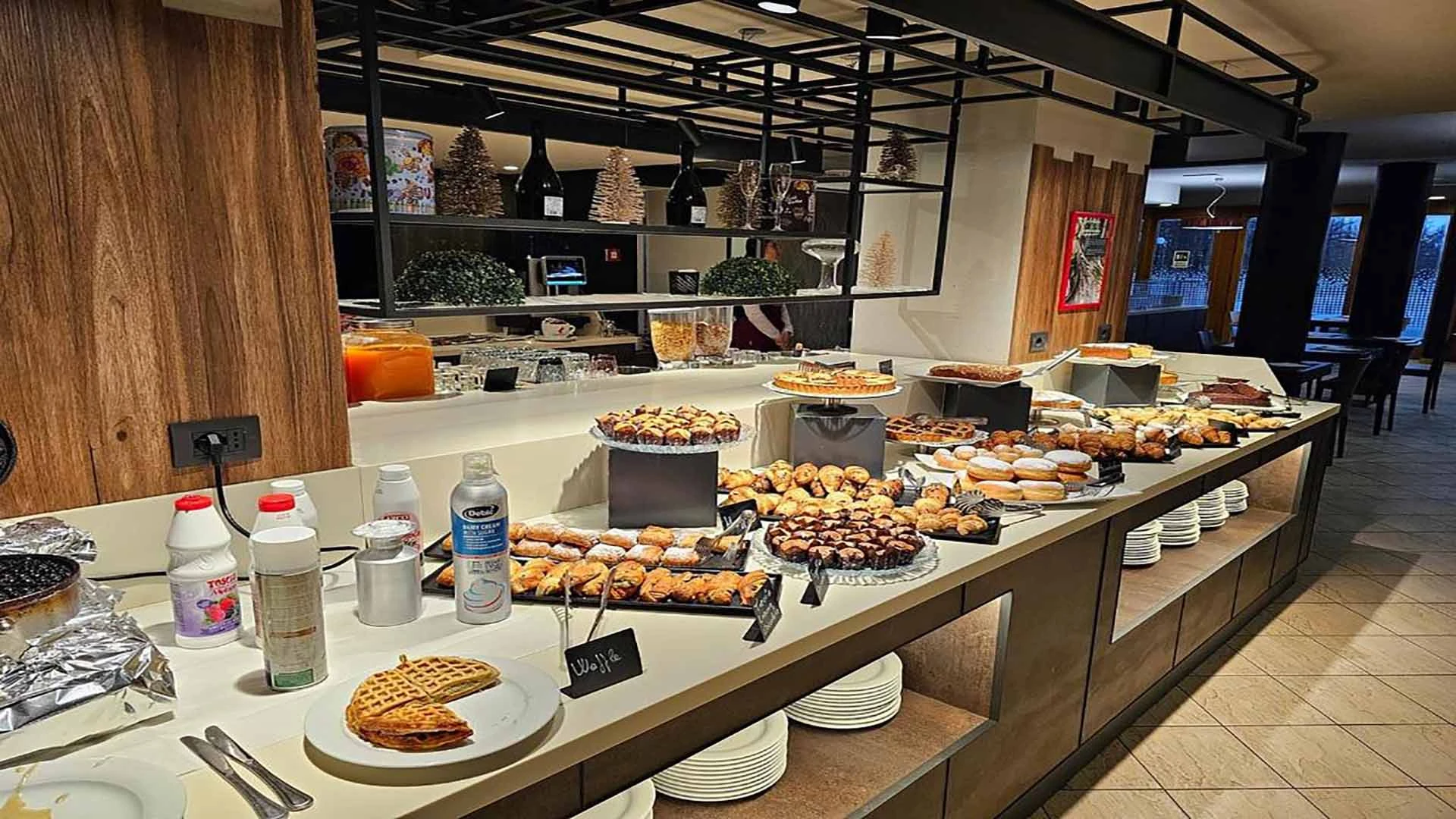 Savoia Resort a Bardonecchia sala colazioni