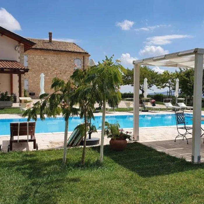 I-Casali-di-Colle-Monte-piscina
