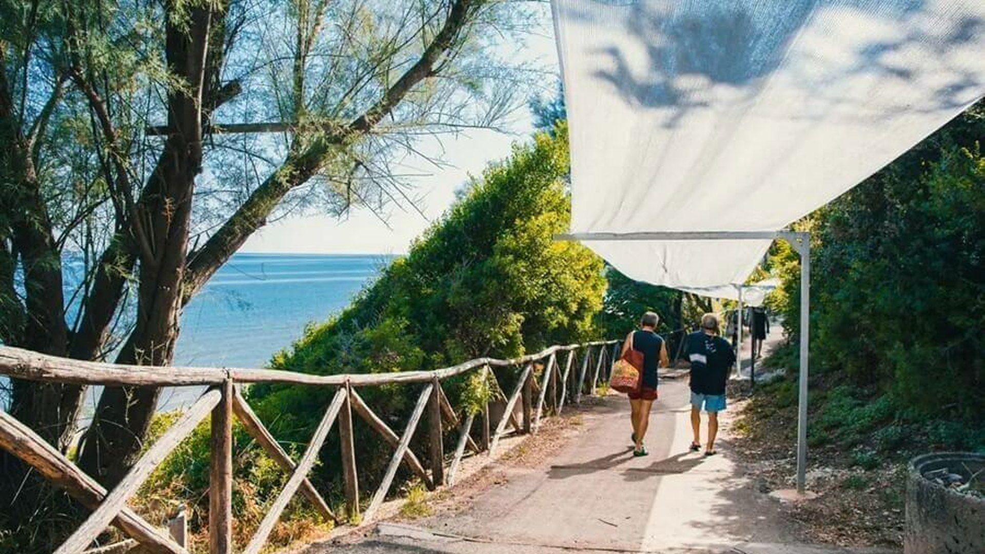 La stradina per la spiaggia