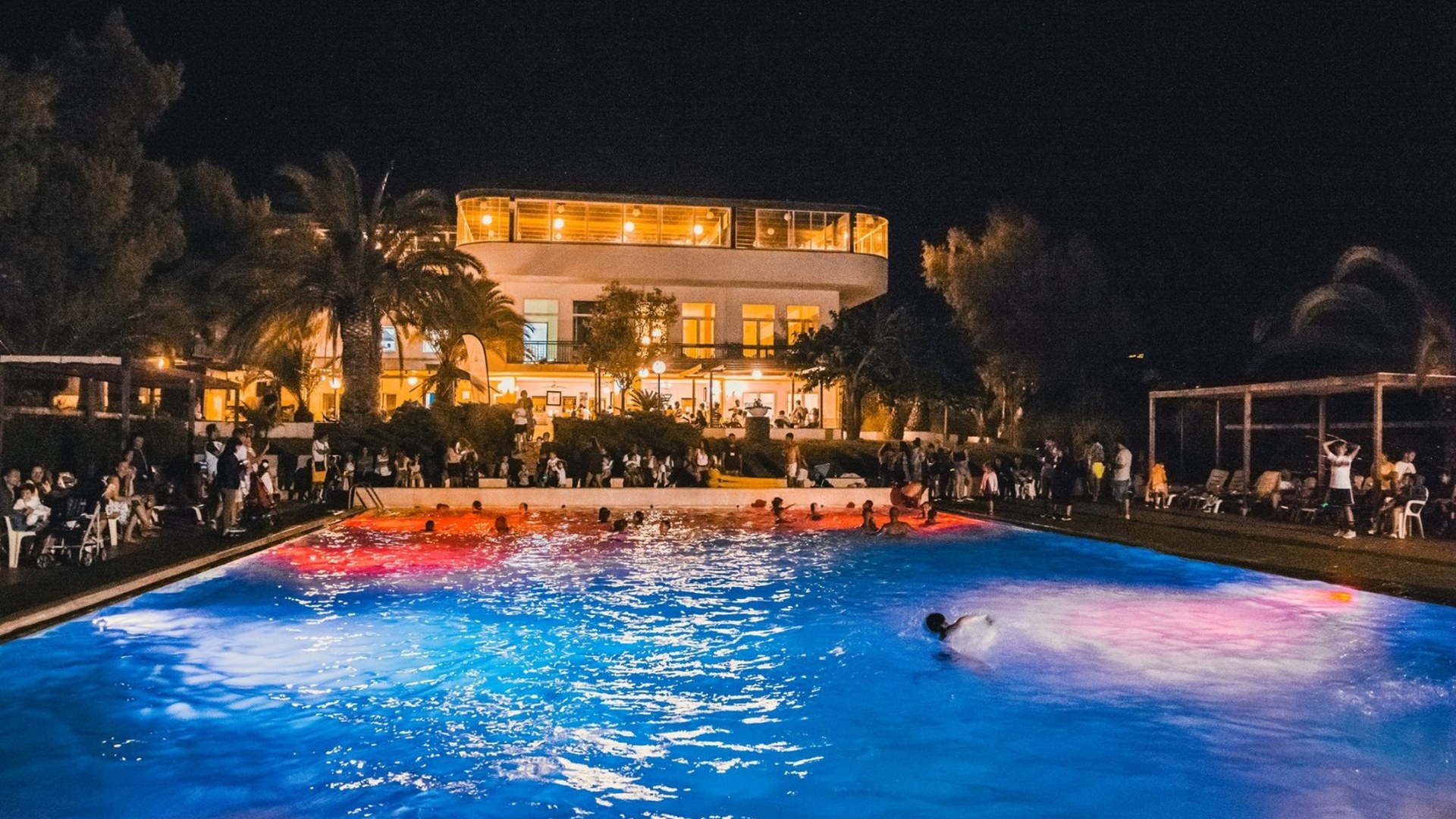 Piscina di notte