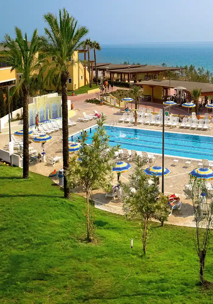 Piscina del Serenusa Village Resort