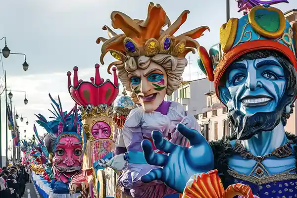 🎭 Carnevale di Viareggio 2026: date, carri allegorici e cosa sapere