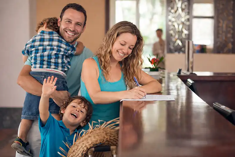 🧳 Cosa controllare appena arrivi in hotel o villaggio: checklist pratica per iniziare bene la vacanza